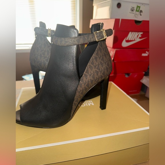Michael Kors Black and Brown Peep Toe Heels - Picture 1 of 3